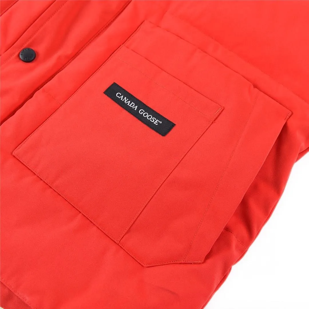 P360 Red] Canada Goose Canada Goose #Freestyle Crew 4154M Men’s and Women’s Vest Down# ➖ Genuine synchronous anti-counterfeiting chip sensor! ➖ Imported Behringer embroidery machine to customize 10,000-needle embroidery logo! ➖ Imported 21-count polyester-cotton blended original fabric, using Feather-Light 10D waterproof coating fabric, made of 84.5% polyester fiber and 15.5% cotton, 100% the best feel in the entire network! ➖ The genuine official website uses the national standard 80 white duck down, and will never be misled by false claims such as 90 down or goose down! ➖ 100% nylon nylon lining with double double-layer sealing design to prevent velvet from running away. Top-grade polar fleece is used in the collar and pockets to keep warm and comfortable! ➖ Yoshida YKK provides original custom-made electroplated sliders. YKK two-way lockable zippers are tight and smooth and will not peel off paint! ➖ 3M composite original Velcro is durable, and all accessories and hardware are disassembled and customized! ⛔No slander, no exaggeration, no need for too much copywriting, because it is focused, it is professional!  SIZE: XS S M L XL XXL